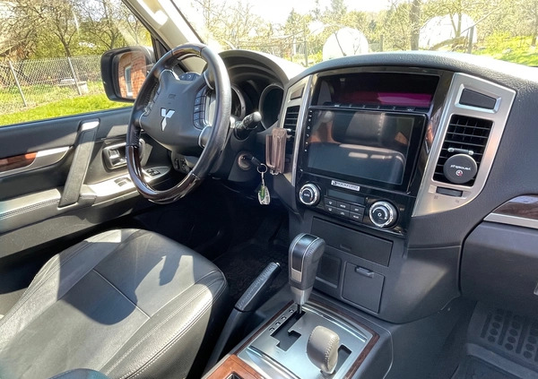 Mitsubishi Pajero cena 132000 przebieg: 107000, rok produkcji 2018 z Kraków małe 277